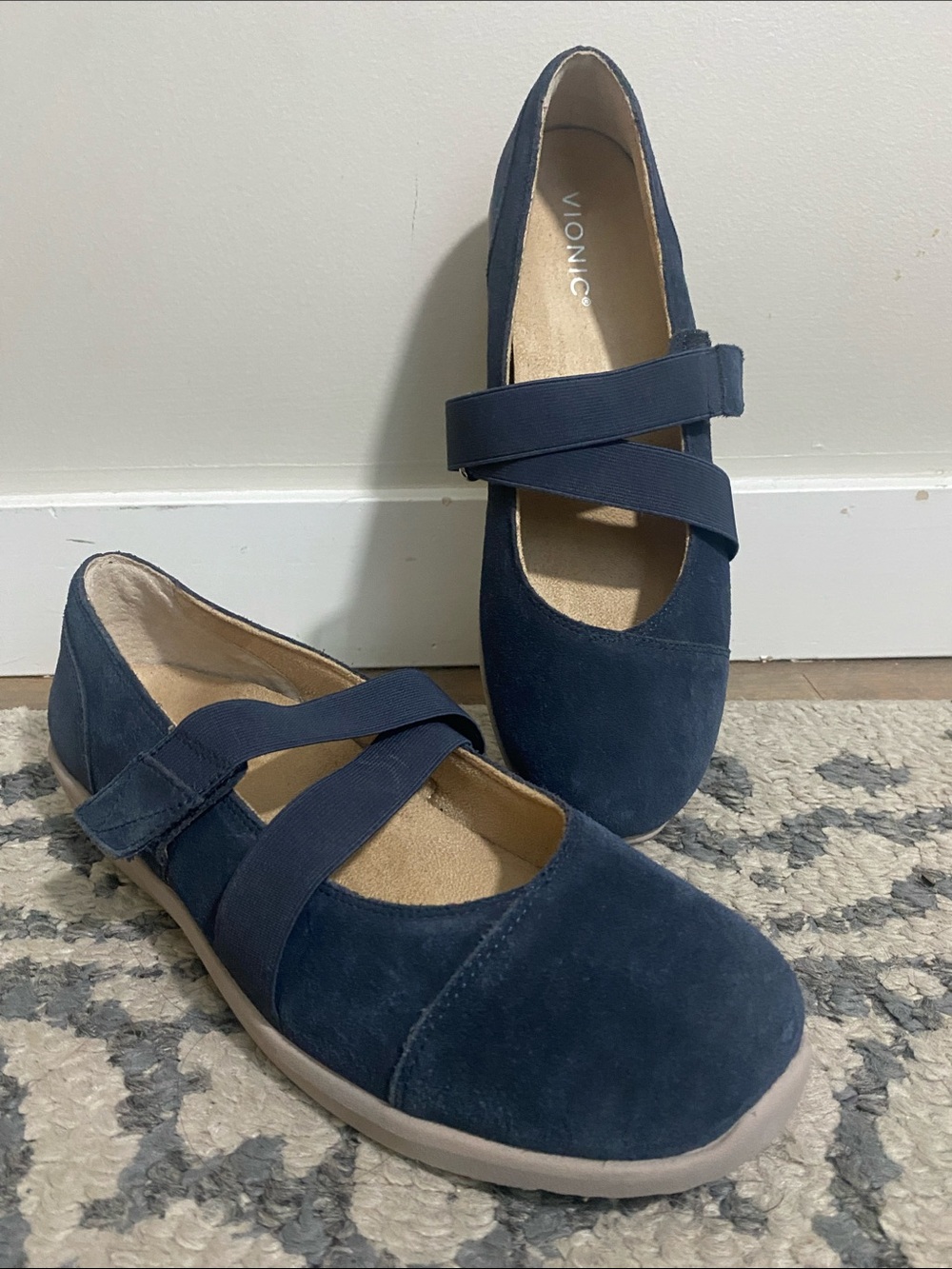 Vionic Navy Suede leather Mary Jane Flats with Elastic Cross Straps size 10 wide